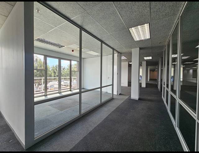 7,671M² WAREHOUSE TO LET IN LONGMEADOW